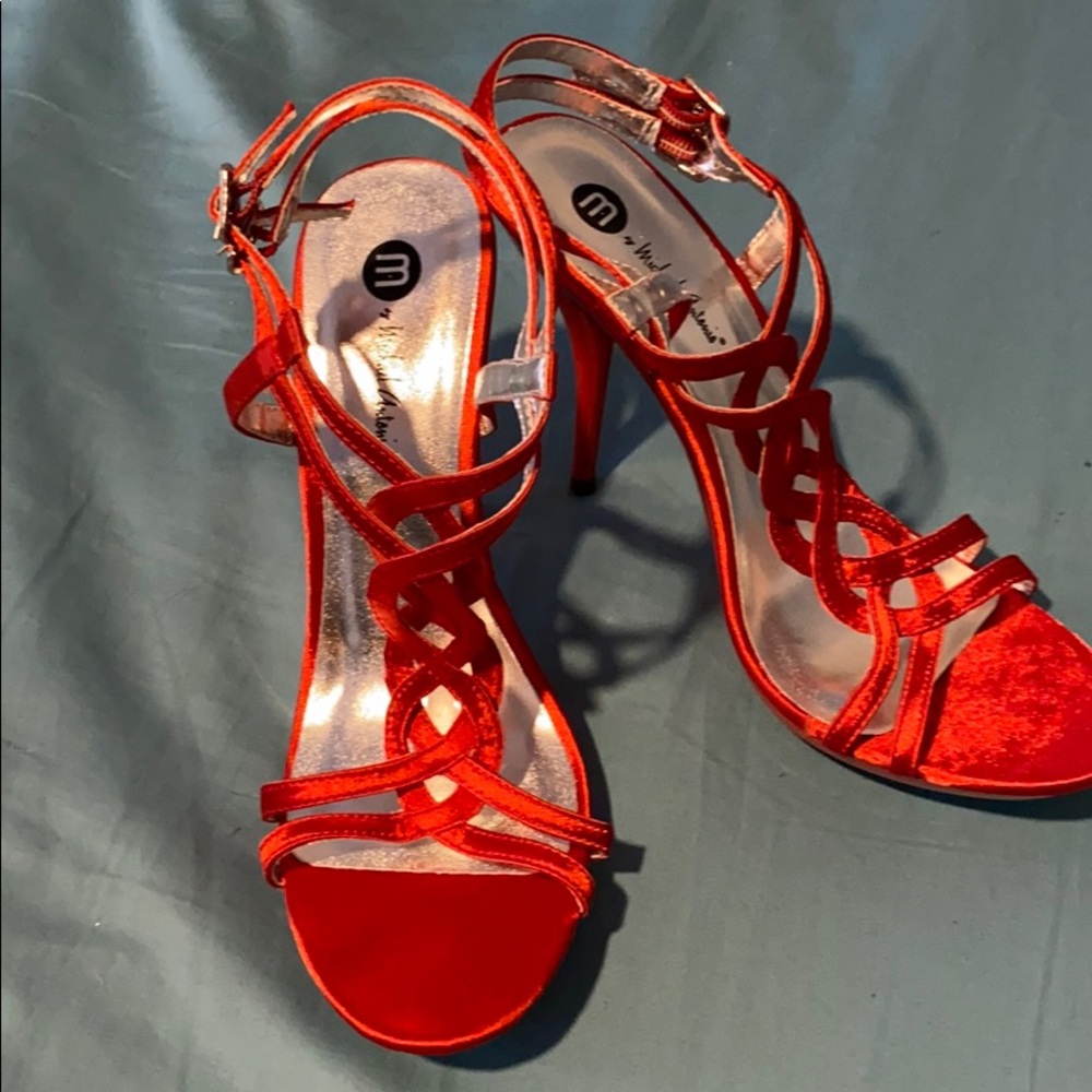 M by Michael Antonio in satiny red size 8.5